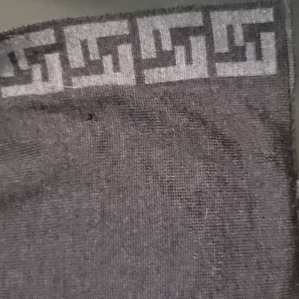 **SOLD➡️FENDI ROMA BLACK AND GRAY REVERSIBLE WOOL SCARF - Picture 4 of 8